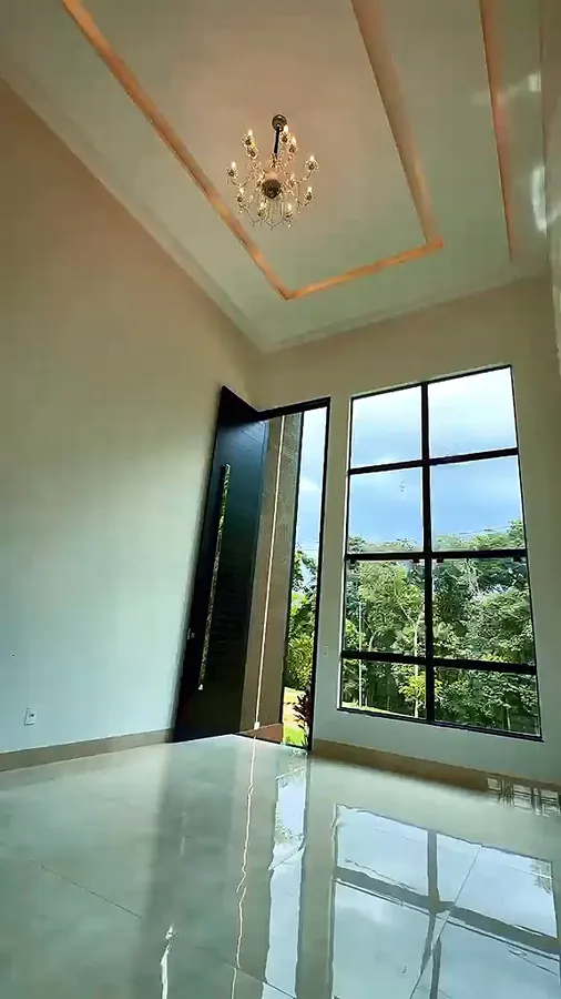 Hall de entrada com lustre