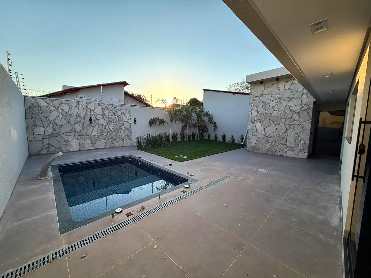 Piscina e quintal