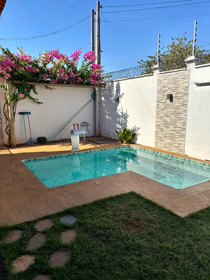 Piscina no quintal
