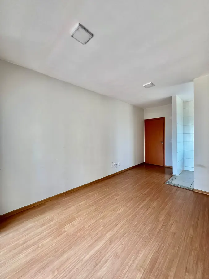 Sala e porta de entrada