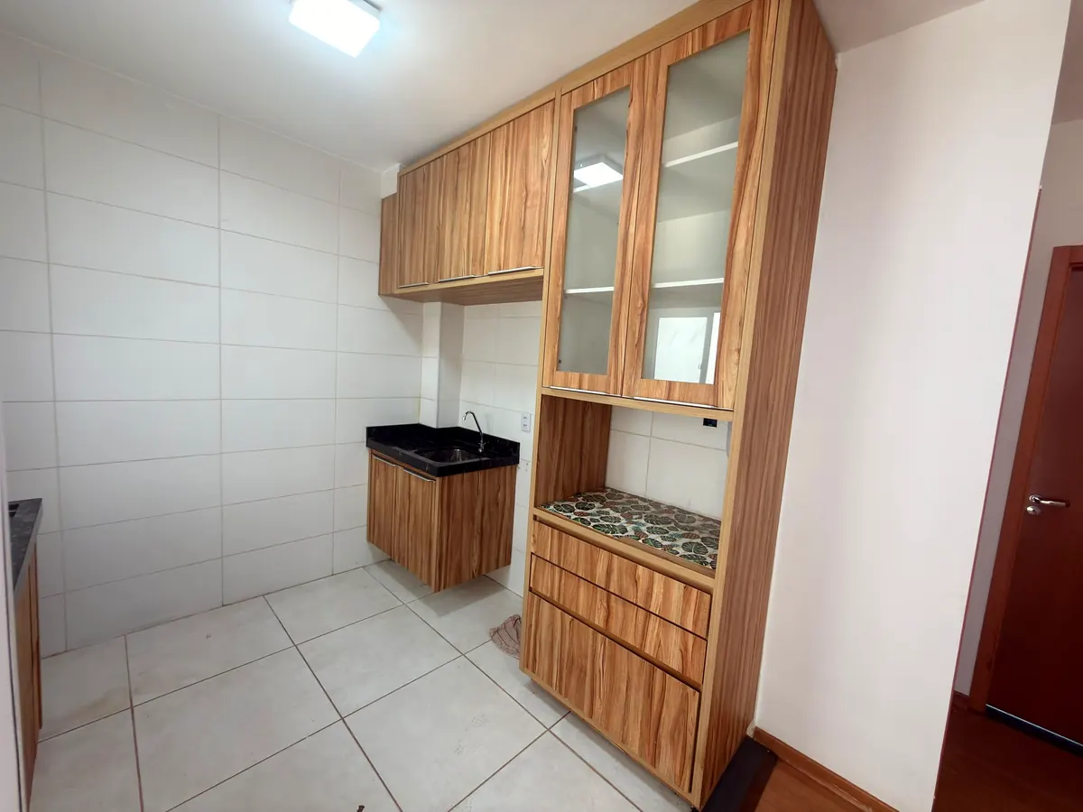 Cozinha com armários planejados