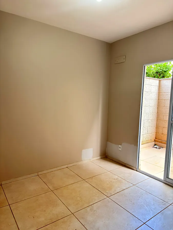 Quarto com porta para a área privativa