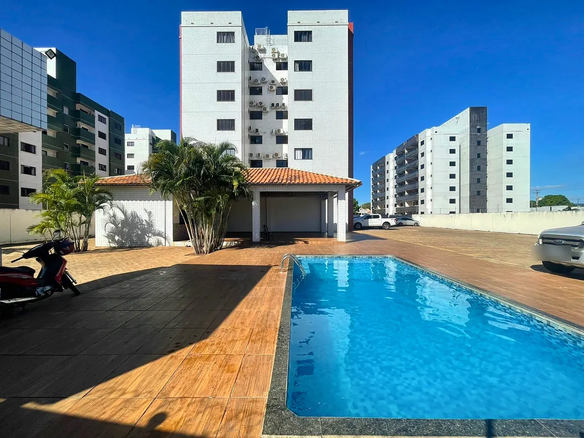 Piscina do condomínio