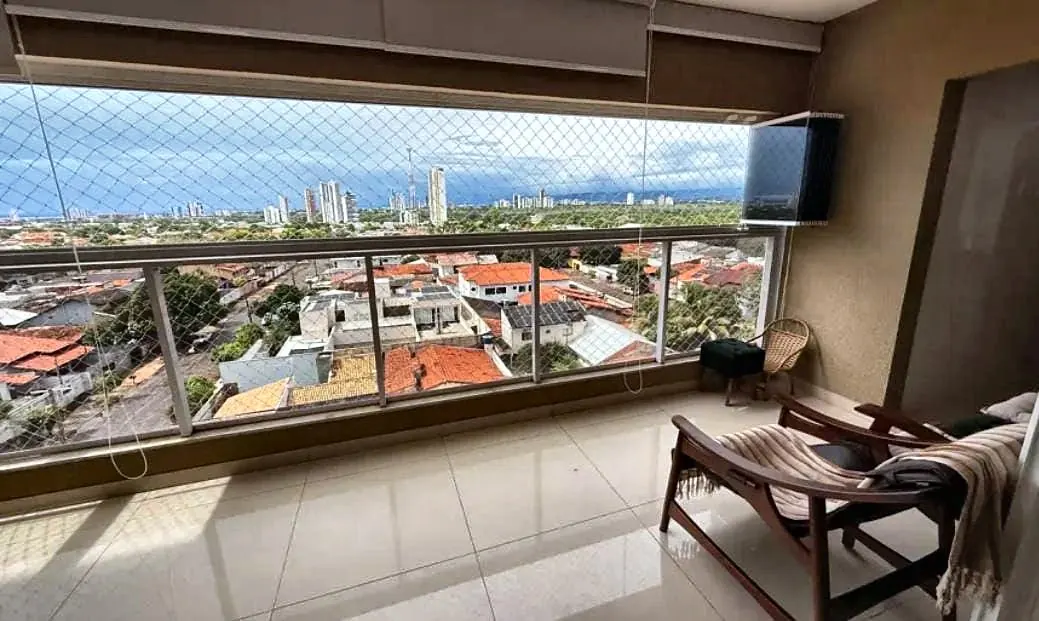 Varanda com vista para a cidade