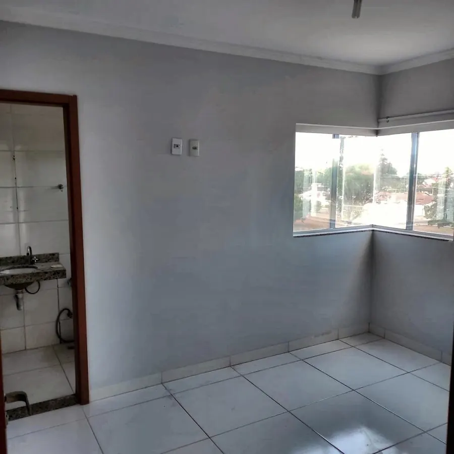 Quarto com janela de canto